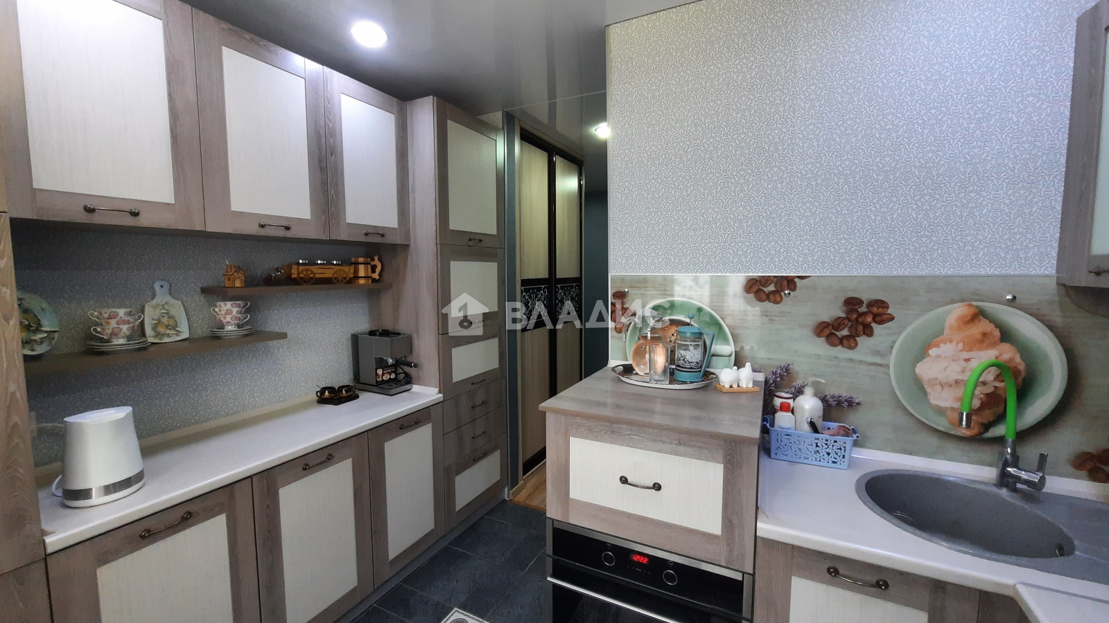 3-комнатная квартира, Тобольск, 8-й микрорайон, д.28 #929062