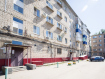 2-комнатная квартира, улица Комарова, 107. Фото 1